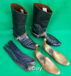 19e Cent' Officiers Victoriennes Mess Mess Boots Spurs & Wooden Shoe Tres + Plume