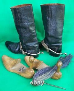 19e Cent' Officiers Victoriennes Mess Mess Boots Spurs & Wooden Shoe Tres + Plume