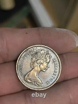 Pièce de monnaie de 1981 de la Reine Elizabeth II en nouveaux pence